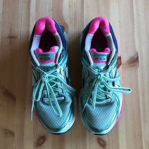 Well loved brooks adrenaline gts running shoes